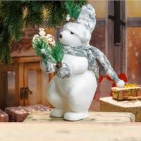 Фигура новог.интерьерн.Медведь бел.30см в рукав.и шапке 90714 /64/